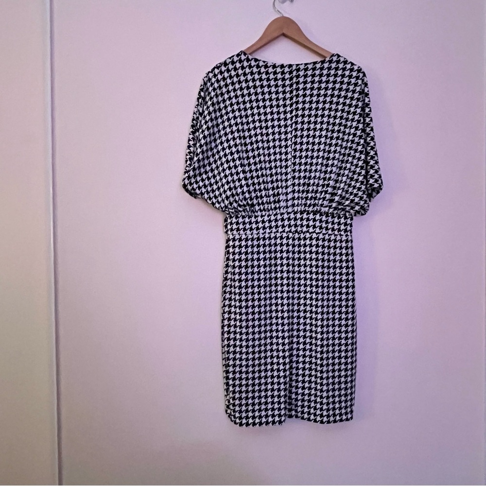 Vince Camuto Houndstooth Faux Wrap Dress Size 8 Dolman Sleeve Black White Office - Picture 8 of 8